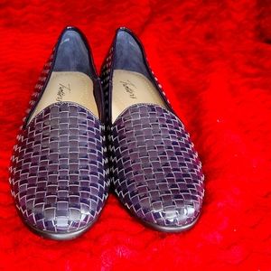 Trotters Women's Navy Liz Lii Flat shoes 10N